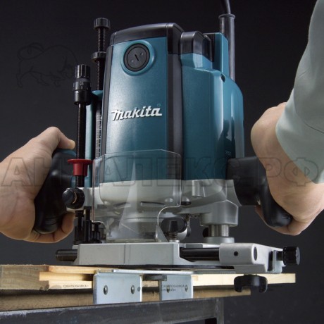 Фрезер Makita RP 1801 F вертикальный