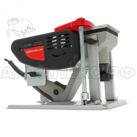 Рубанок Интерскол Р-82/710М