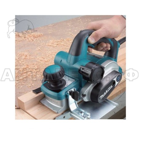 Рубанок Makita КР 0810 С