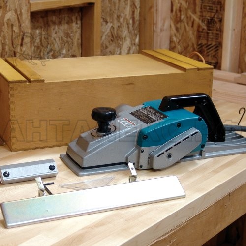 Рубанок Makita 1806 В